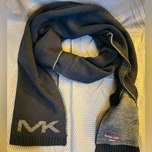 Michael Kors Reversible Scarf 🧣- Black and Gray - Warm and Cozy - Used Once